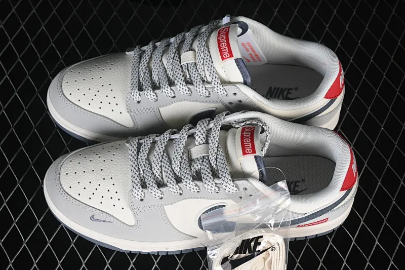 All categories Nk SB Dunk Series Nk SB Dunk Low High-end customized low-top sneakers Nike SB Dunk Low Supreme joint beige gray red Anniversary high-end customized low-top casual sneakers JP1628-029